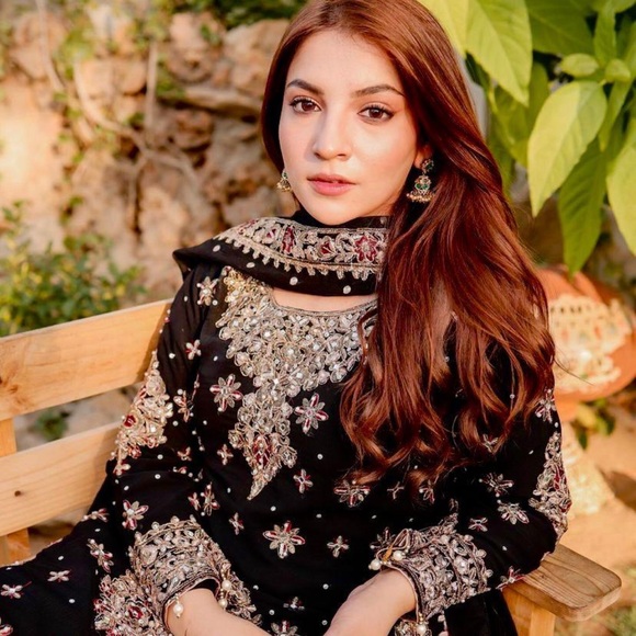 🌹PAKISTANI BRIDAL THREE PIECE SHALWAR KAMEEZ DRESS MEHENDI GHARARA🌹 - Picture 2 of 11